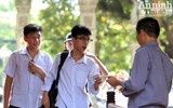 Học sinh Hà Nội vào Văn Miếu cầu may trước ngày khoa cử